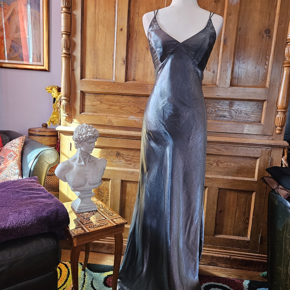 Gorgeous Vintage Dave & Johnny Metallic Silver V Neck Gown. Backless, Beading